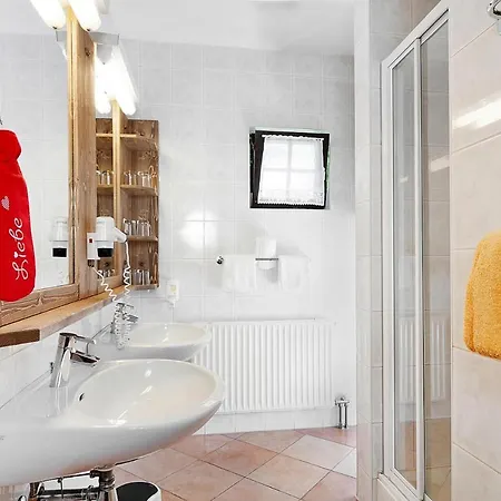 Holiday Village Naturel Hoteldorf Schonleitn Latschach Ob Dem Faaker See - Okt02506-dyc Daire *